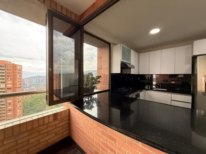 Apartamento de 2 alcobas en arriendo en El Tesoro, Medellín, 105 m² · foto 4 de 21