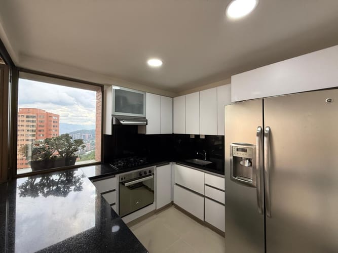 Apartamento de 2 alcobas en arriendo en El Tesoro, Medellín, 105 m² · foto 7 de 21