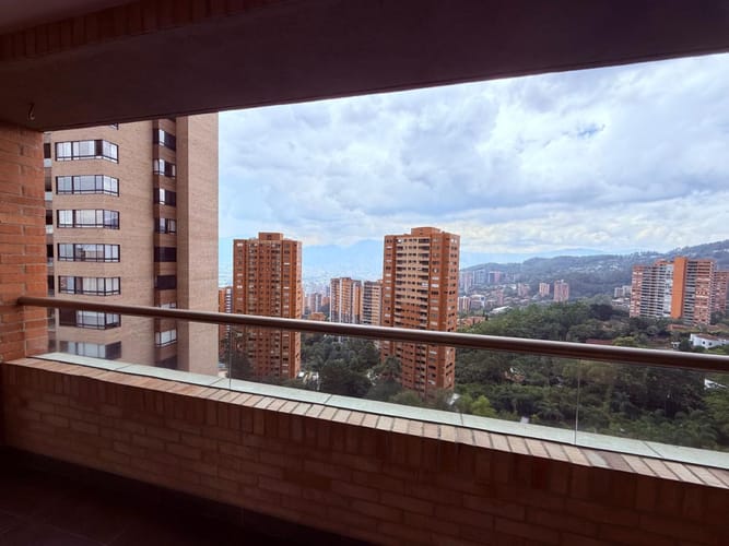 Apartamento de 2 alcobas en arriendo en El Tesoro, Medellín, 105 m² · foto 13 de 21