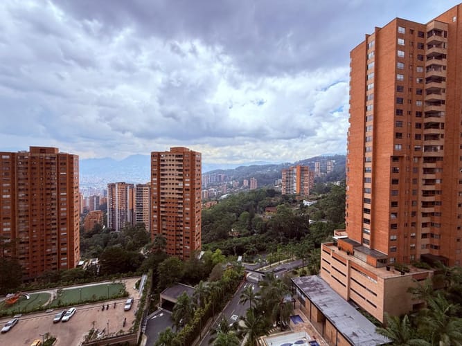 Apartamento de 2 alcobas en arriendo en El Tesoro, Medellín, 105 m² · foto 15 de 21