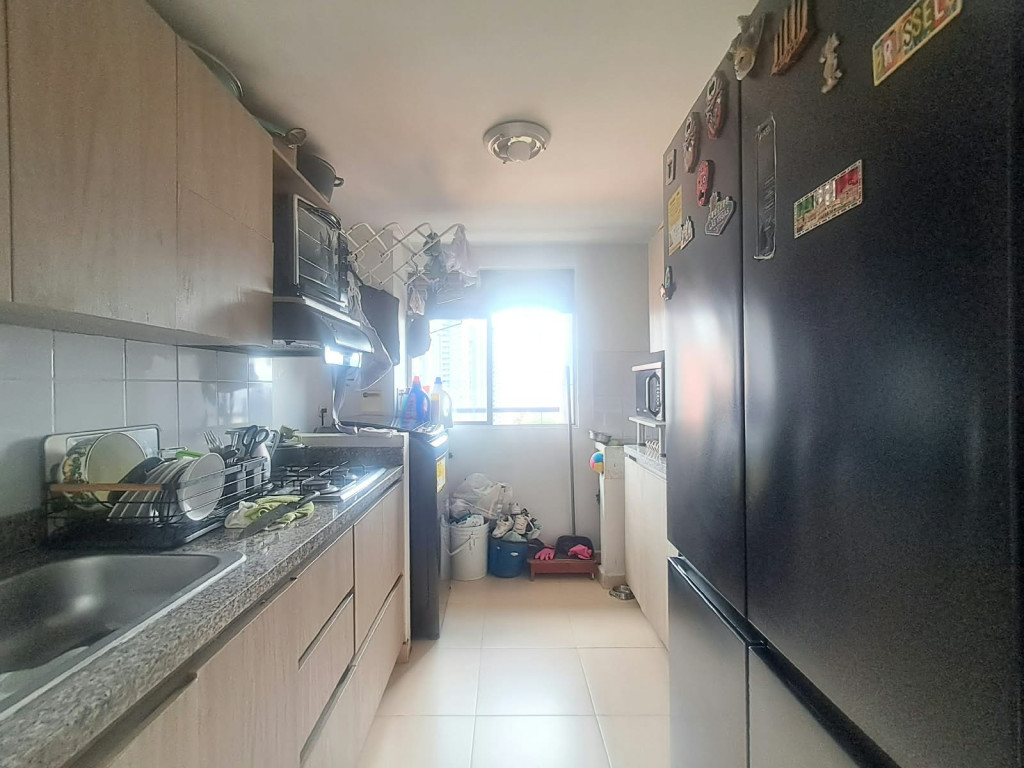 Apartamento en venta en Loma De Los Bernal, Medellín · foto 2 de 24