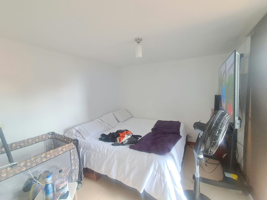 Apartamento en venta en Loma De Los Bernal, Medellín · foto 8 de 24