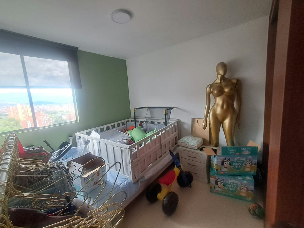 Apartamento en venta en Loma De Los Bernal, Medellín · foto 9 de 24