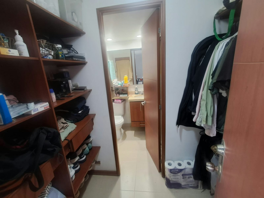 Apartamento en venta en Loma De Los Bernal, Medellín · foto 10 de 24