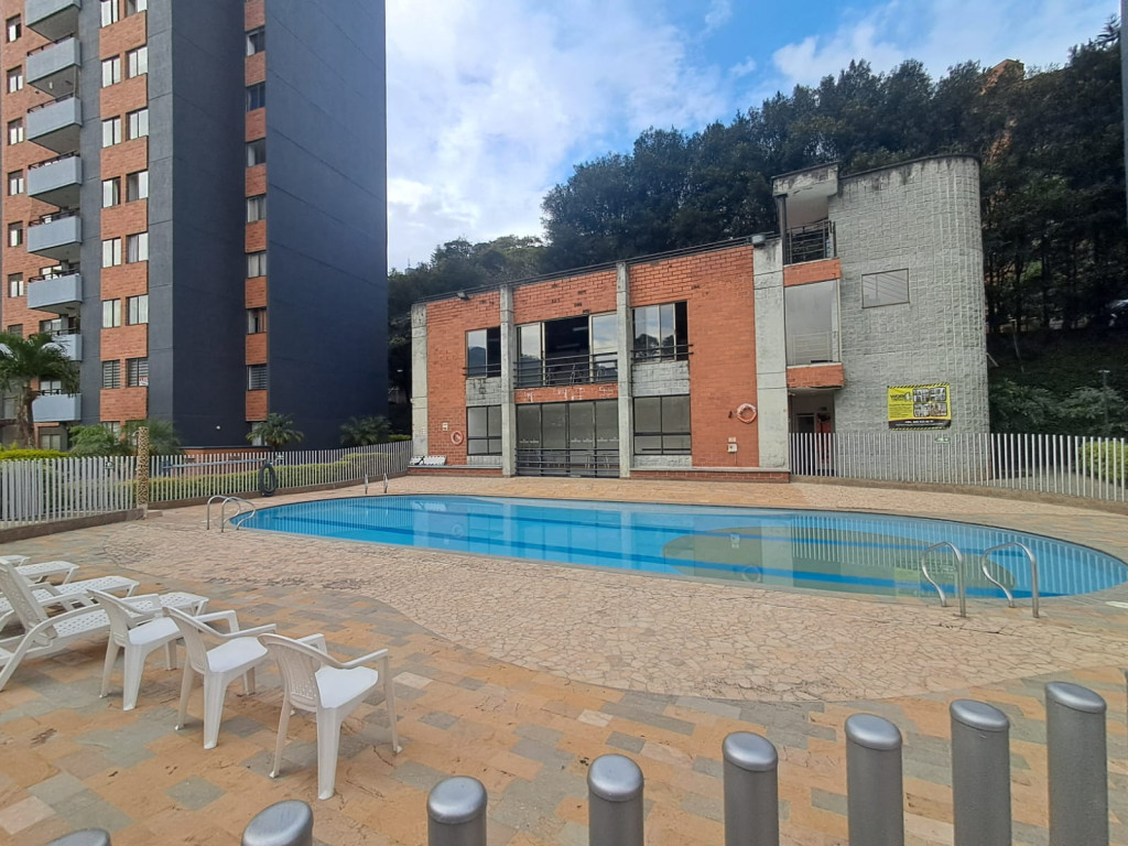 Apartamento en venta en Loma De Los Bernal, Medellín · foto 19 de 24