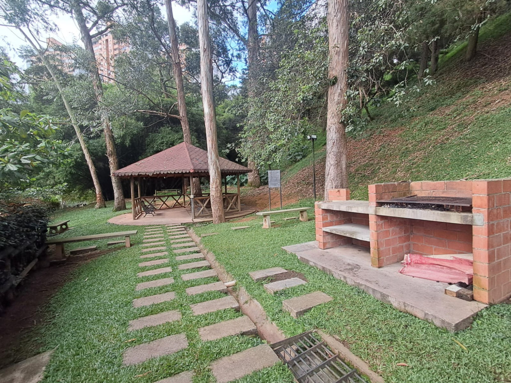 Apartamento en venta en Loma De Los Bernal, Medellín · foto 24 de 24