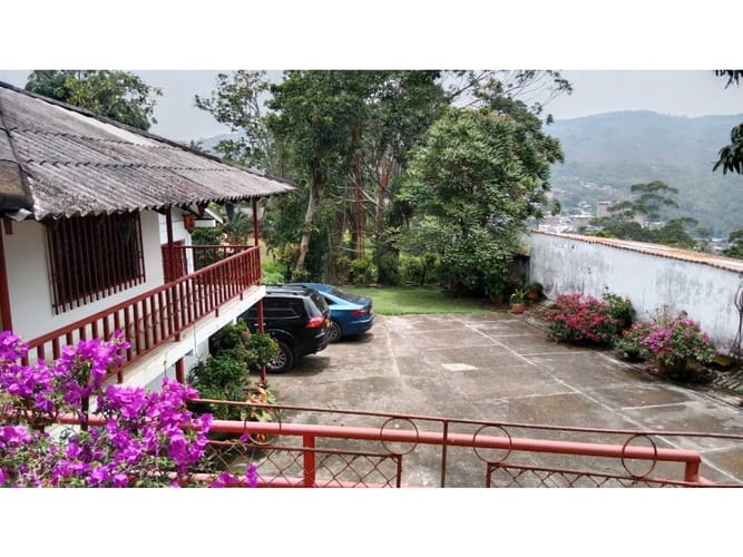 Casa de 8 alcobas en venta en Campo Alegre, Santa Marta, 600 m² · foto 2 de 24