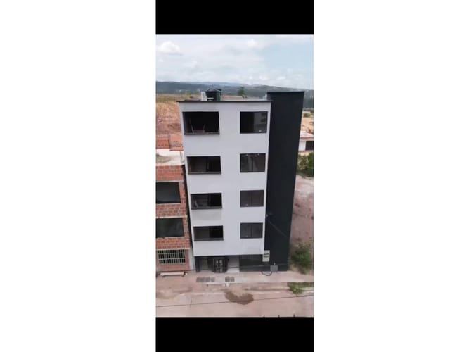 Apartamento de 3 alcobas en venta en Hsd. La Meseta, Girón, 53 m² · foto 2 de 7