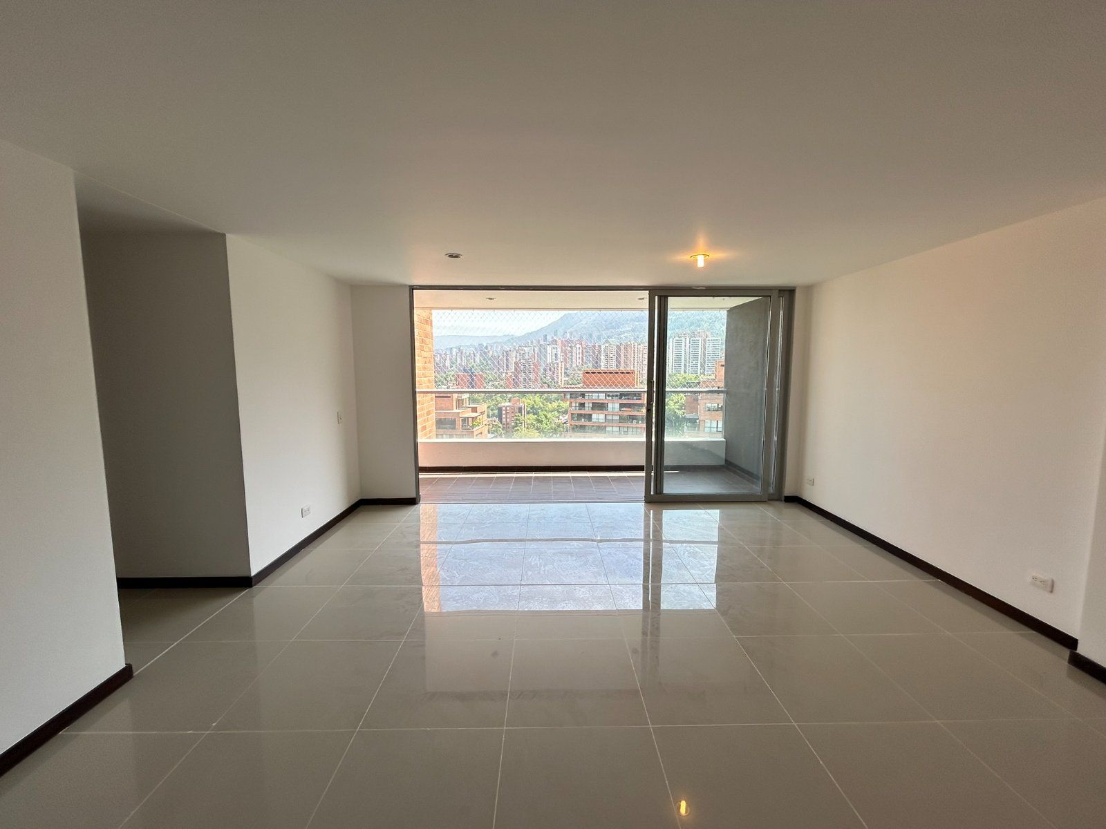 Apartamento en Arriendo en Loma de las brujas, Envigado en La Pradera