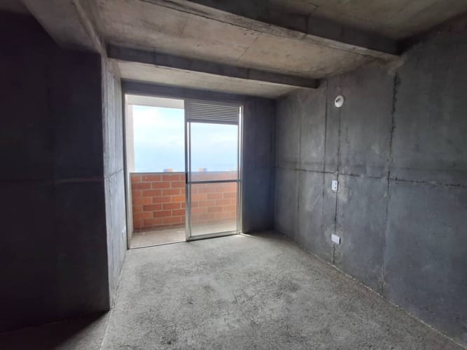 Apartamento en venta en Manrique Central, Medellín · foto 2 de 12