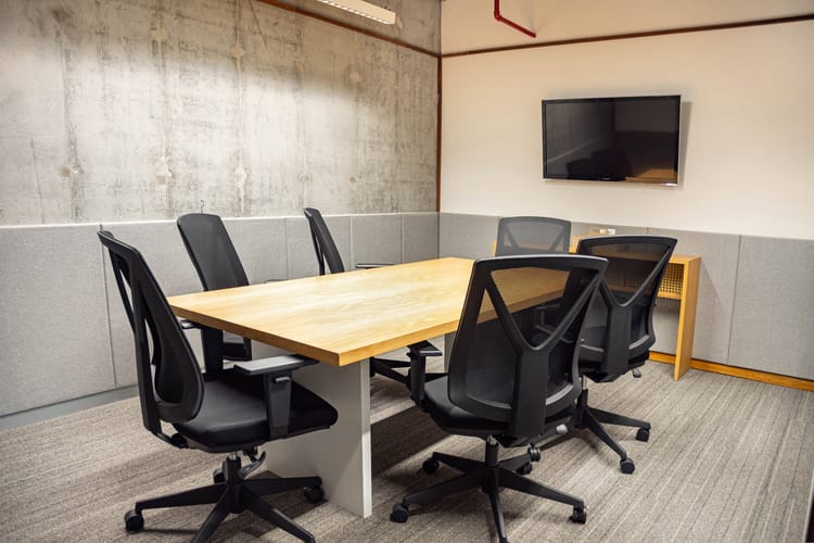 Alquiler de oficinas bellamente diseñadas para 5 personas en Bogota en Colina Campestre, Bogotá