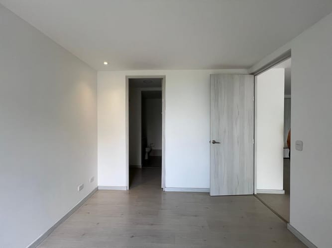 Apartamento de 2 alcobas en venta en El Poblado, Medellín, 76 m² · foto 10 de 16