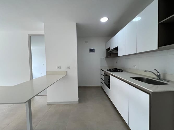 Apartamento de 2 alcobas en venta en El Poblado, Medellín, 76 m² · foto 9 de 16