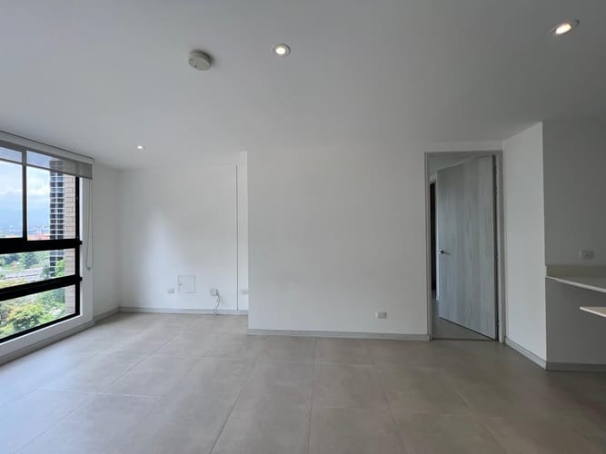 Apartamento de 2 alcobas en venta en El Poblado, Medellín, 76 m² · foto 2 de 16
