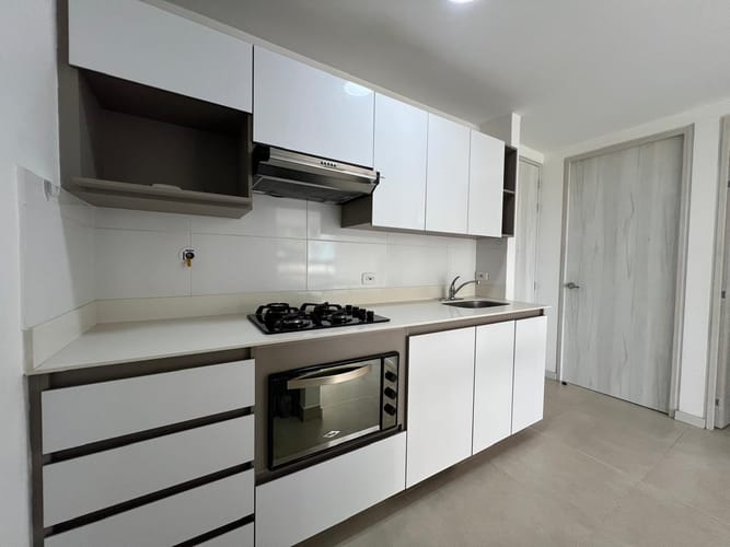 Apartamento de 2 alcobas en venta en El Poblado, Medellín, 76 m² · foto 6 de 16