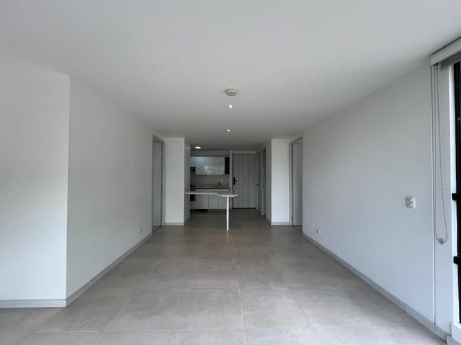Apartamento de 2 alcobas en venta en El Poblado, Medellín, 76 m² · foto 3 de 16