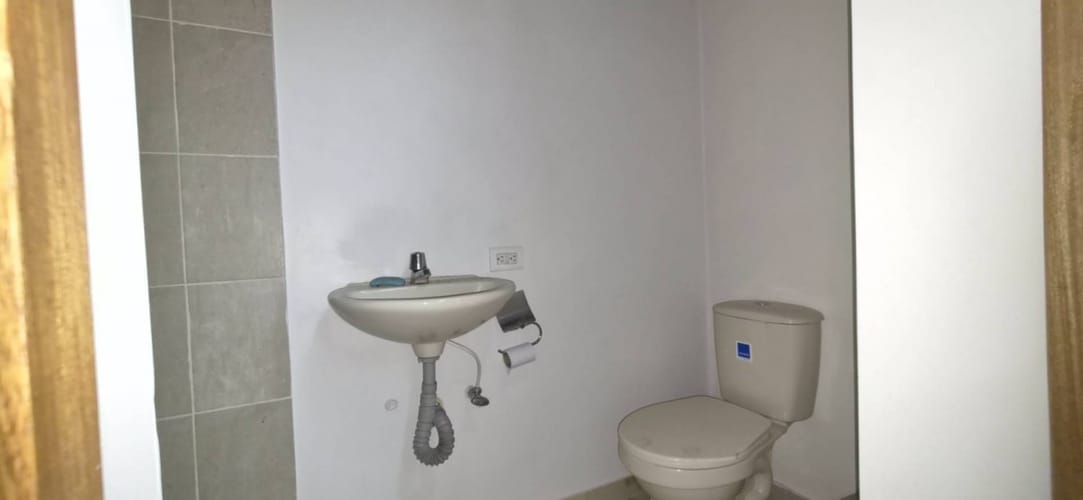 Oficina en arriendo en Conquistadores, Medellín, 35 m² · foto 2 de 3