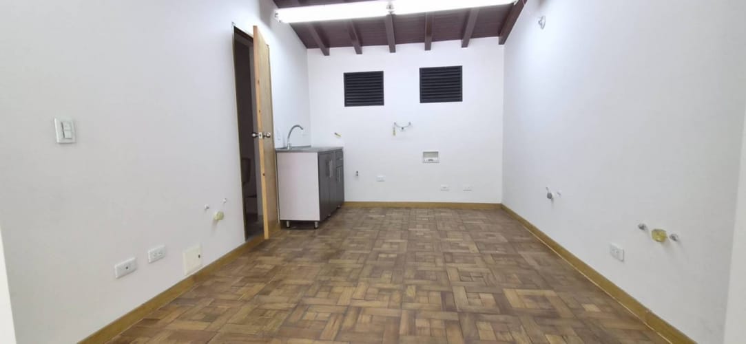 Oficina en arriendo en Conquistadores, Medellín, 35 m² · foto 3 de 3