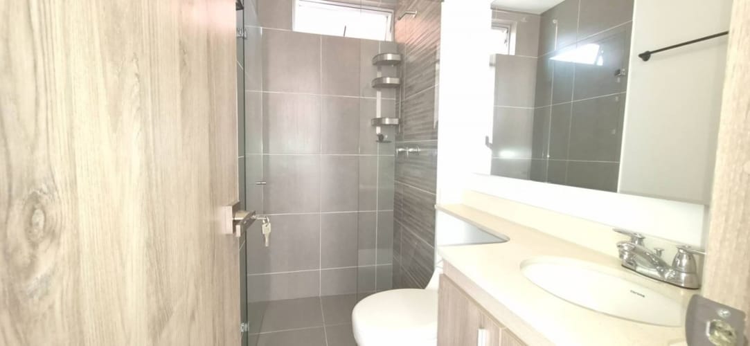 Apartamento de 3 alcobas en venta en Loma De Los Bernal, Medellín, 83 m² · foto 3 de 15