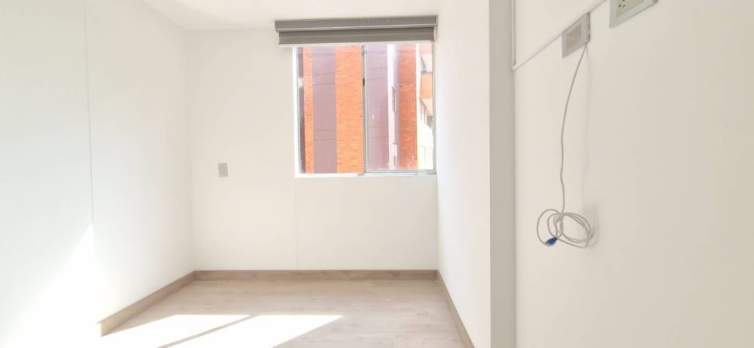 Apartamento de 3 alcobas en venta en Loma De Los Bernal, Medellín, 83 m² · foto 4 de 15