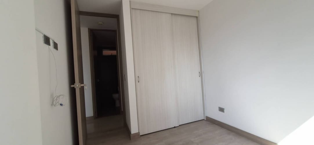Apartamento de 3 alcobas en venta en Loma De Los Bernal, Medellín, 83 m² · foto 5 de 15