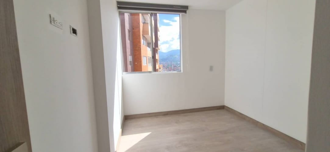 Apartamento de 3 alcobas en venta en Loma De Los Bernal, Medellín, 83 m² · foto 6 de 15