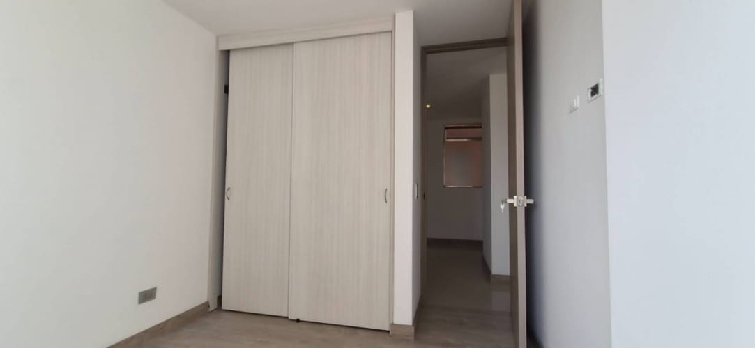 Apartamento de 3 alcobas en venta en Loma De Los Bernal, Medellín, 83 m² · foto 7 de 15