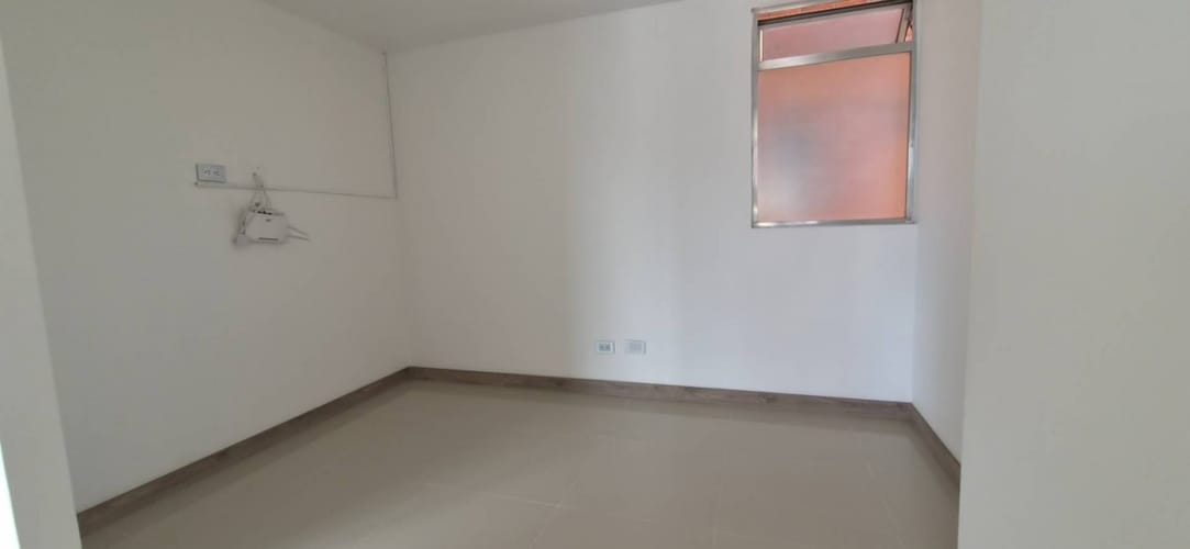 Apartamento de 3 alcobas en venta en Loma De Los Bernal, Medellín, 83 m² · foto 8 de 15