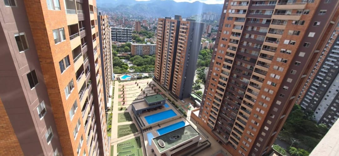 Apartamento de 3 alcobas en venta en Loma De Los Bernal, Medellín, 83 m² · foto 15 de 15