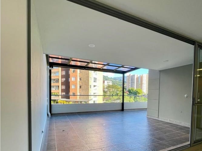 Apartamento de 2 alcobas en venta en Cumbres, Envigado, 98 m² · foto 3 de 11
