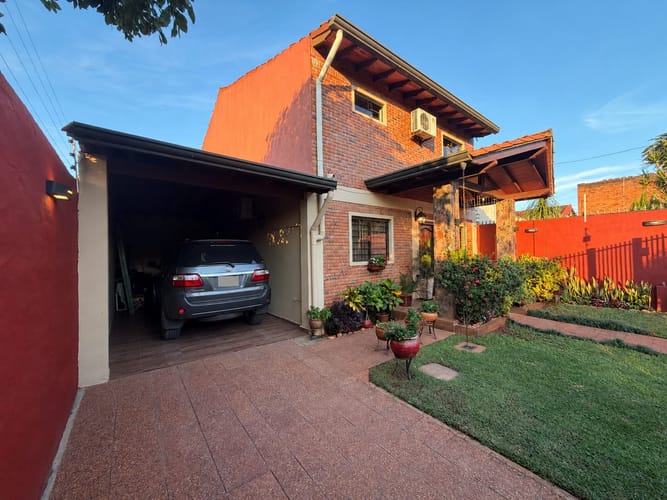 VENDO HERMOSA CASA EN FERNANDO Z SUR - foto 1