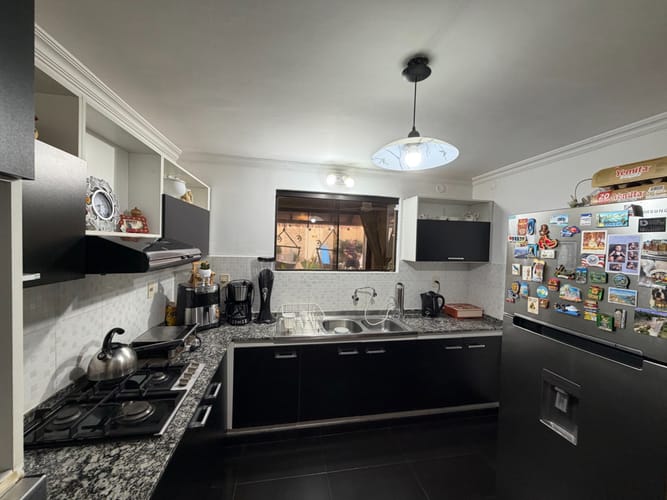 VENDO HERMOSA CASA EN FERNANDO Z SUR - foto 4