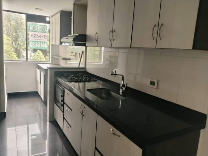 Apartamento de 2 alcobas en arriendo en El Poblado, Medellín, 90 m² · foto 6 de 20