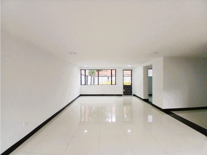 Casa de 4 alcobas en venta en Santa Ana, Bogotá, 260 m² · foto 3 de 18