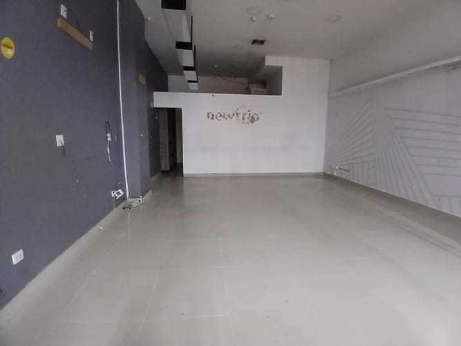 Local en venta en El Poblado, Medellín, 51 m² · foto 3 de 9