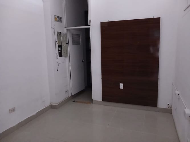Local en venta en El Poblado, Medellín, 51 m² · foto 2 de 9