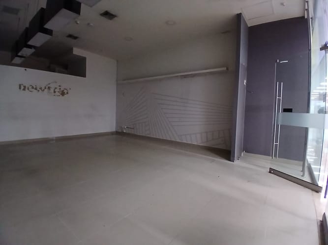 Local en venta en El Poblado, Medellín, 51 m² · foto 7 de 9