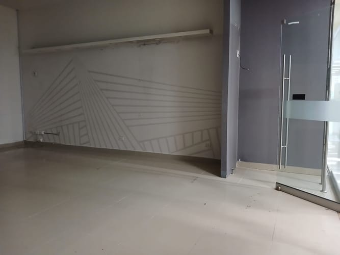 Local en venta en El Poblado, Medellín, 51 m² · foto 4 de 9