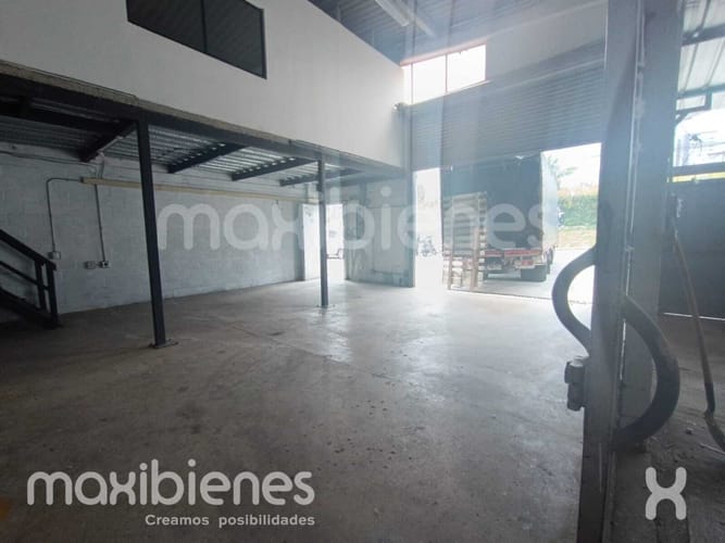 Bodega en arriendo en Suramérica, Itagüí, 250 m² · foto 2 de 8