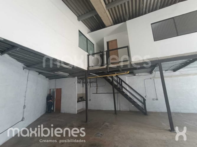 Bodega en arriendo en Suramérica, Itagüí, 250 m² · foto 3 de 8
