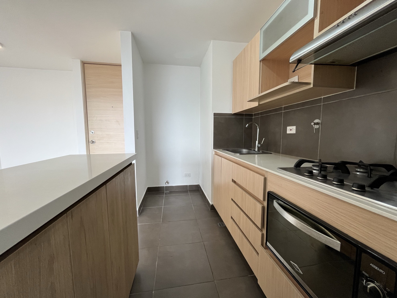 Apartamento en arriendo en Loma Del Esmeraldal, Envigado · foto 3 de 15
