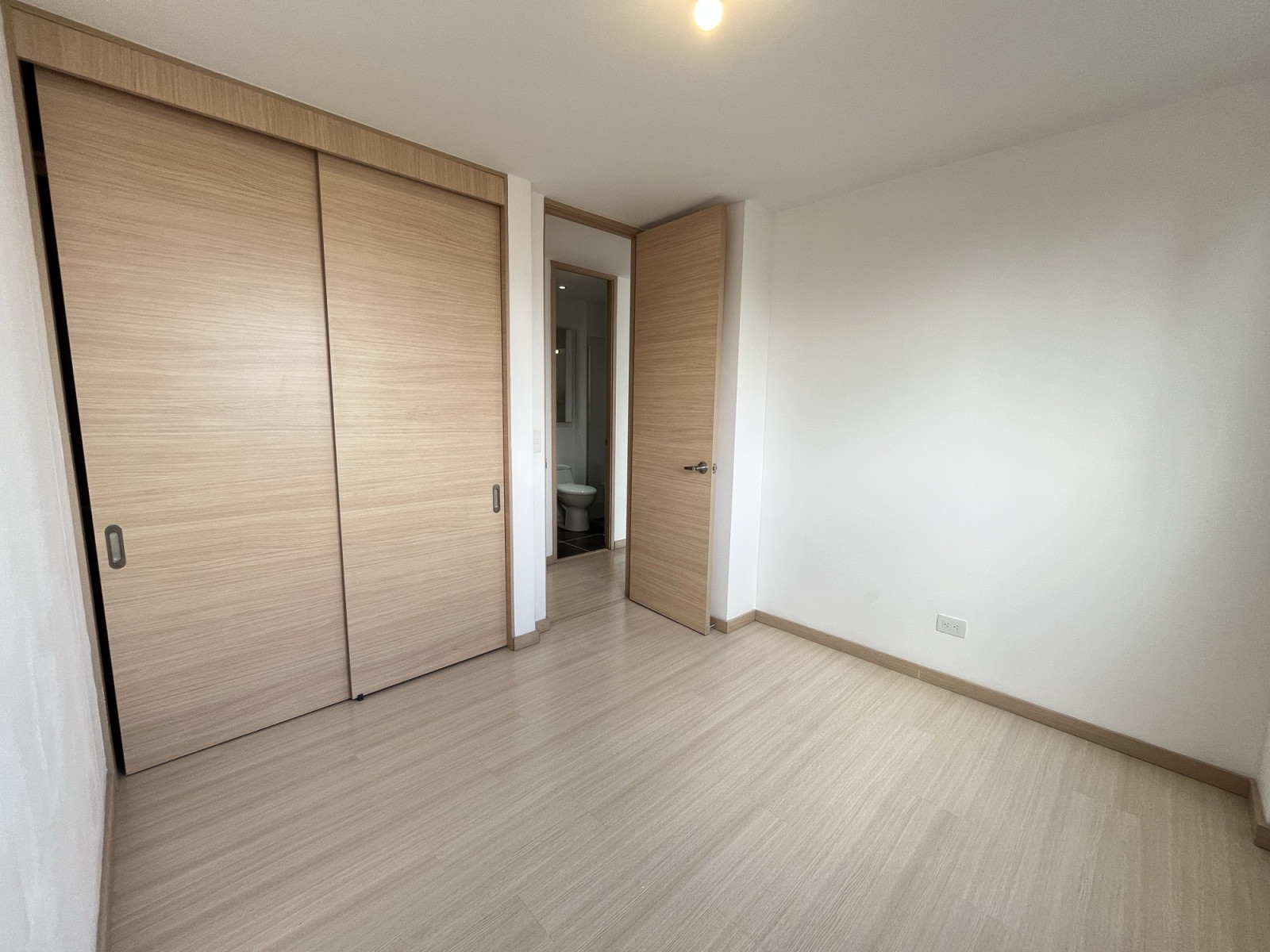 Apartamento en arriendo en Loma Del Esmeraldal, Envigado · foto 10 de 15