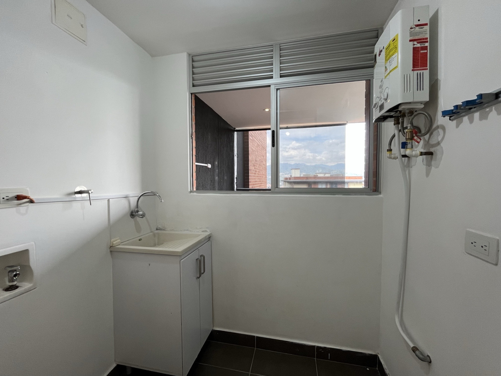 Apartamento en arriendo en Loma Del Esmeraldal, Envigado · foto 15 de 15