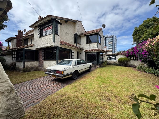 Casa de 3 alcobas en venta en Ilarco, Bogotá, 278 m² · foto 3 de 24