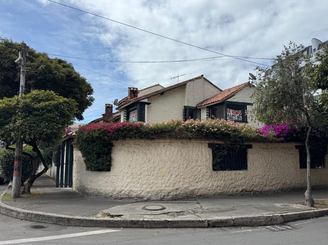 Casa de 3 alcobas en venta en Ilarco, Bogotá, 278 m² · foto 2 de 24
