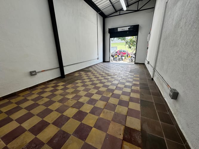 Local en arriendo en Granada, Medellín, 33 m² · foto 2 de 13
