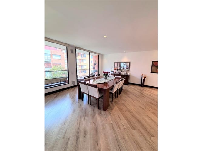 Apartamento de 3 alcobas en venta en Chicó Navarra, Bogotá, 247 m² · foto 2 de 23