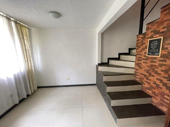 Apartamento de 3 alcobas en arriendo en Rodeo Alto, Medellín, 75 m² · foto 3 de 7