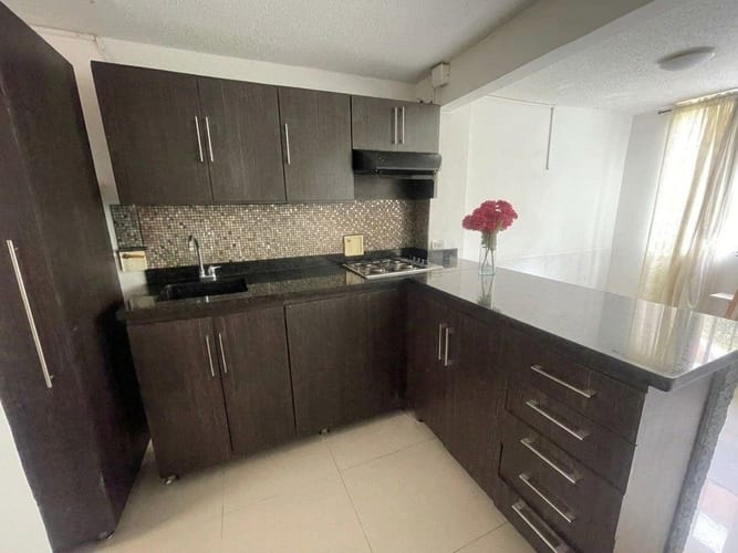 Apartamento de 3 alcobas en arriendo en Rodeo Alto, Medellín, 75 m² · foto 4 de 7