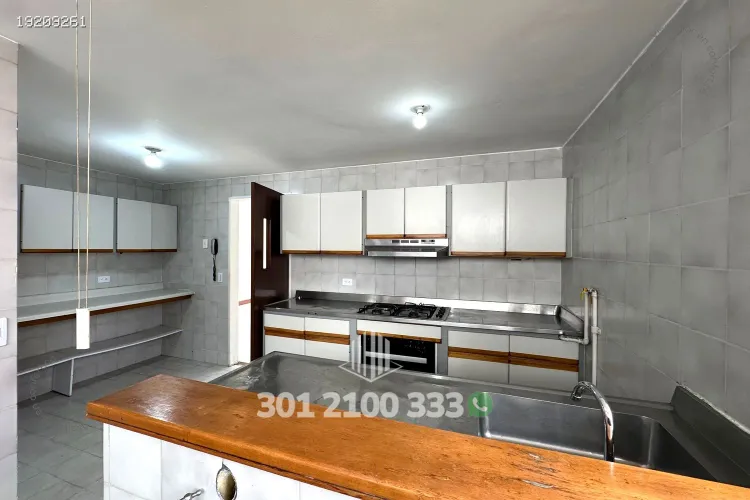 Apartamento de 3 alcobas en arriendo en Las Lomas No.1, Medellín, 151 m² · foto 9 de 24